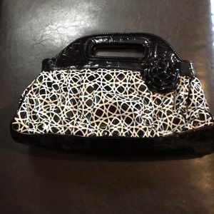Vera Bradley black and white handbag